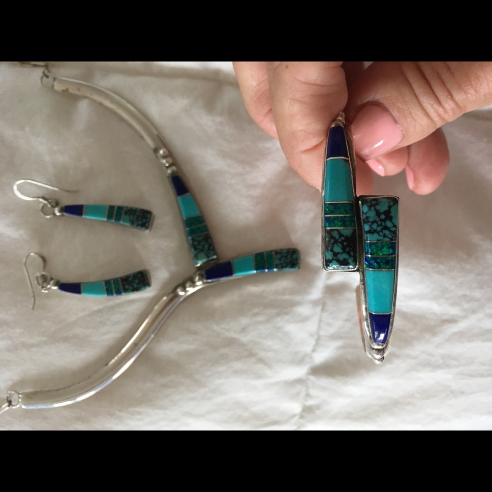 Necklace, bracelet and earring set